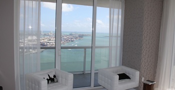 50 Biscayne Living room
